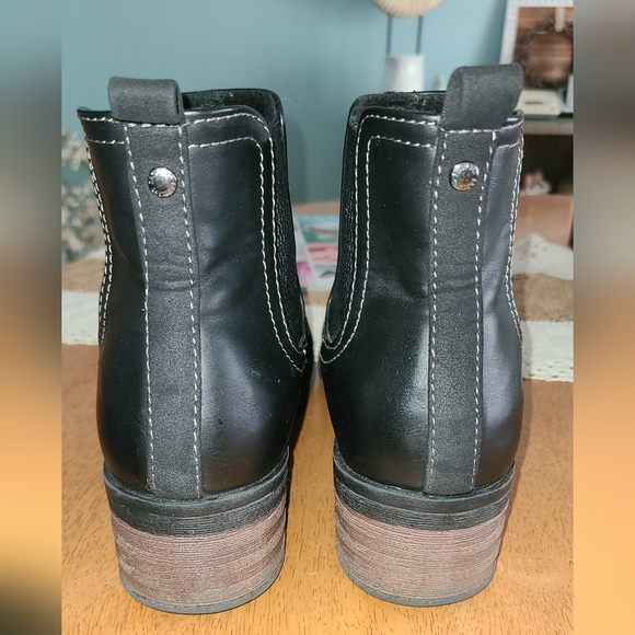 Eastland Jasmine Black Leather Ankle Boots - Picture 3 of 6